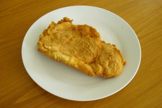 Smažený milánský řízek (kuřecí prso, šunka, sýr, trojobal)