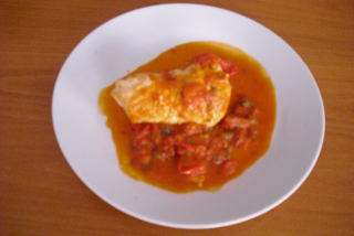 Závitek s parmskou šunkou (kuřecí prso, parmská šunka, mozzarella, sardele, kapary, rajčata)
