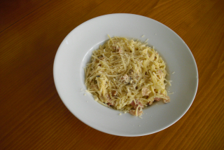 Špagety po uhlířsku (anglická slanina, česnek, vejce, parmazán)