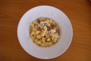 Noky s parmskou šunkou a rajčaty (parmská šunka, sušená rajčata, parmazán)