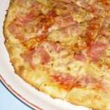 01. Pizza šunková (tomaty, šunka, sýr) 43 cm