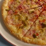 02. Pizza feferonová (tomaty, šunka, sýr, feferony) 22 cm