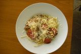 Špagety s chorizo klobásou a houbami (chorizo klobása, česnek, žampion, lišky, parmazán)